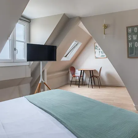 Charming Parisian In Bastille Marais