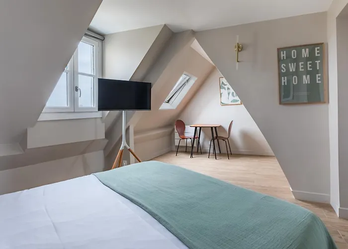 Charming Parisian In Bastille Marais